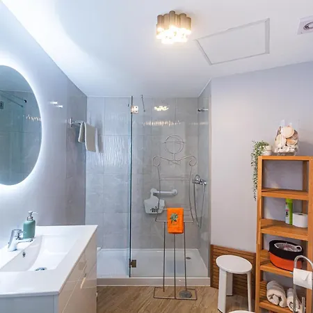 Marina Tower Center Πόντα Ντελγκάντα