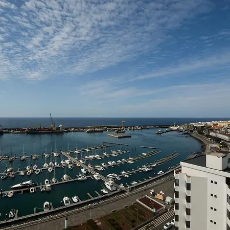 Marina Tower Center Apartment *