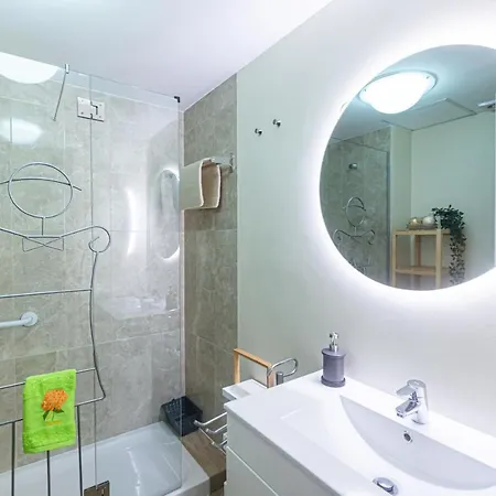 Marina Tower Center *