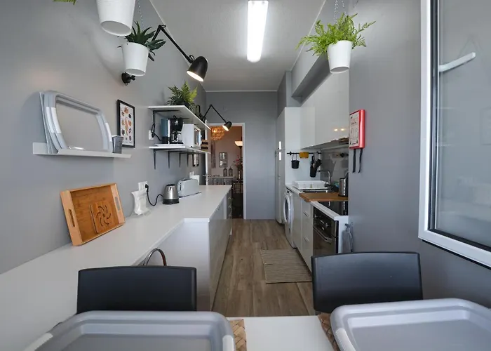 Marina Tower Center Apartment