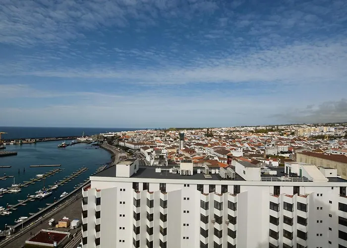 Marina Tower Center Apartment *