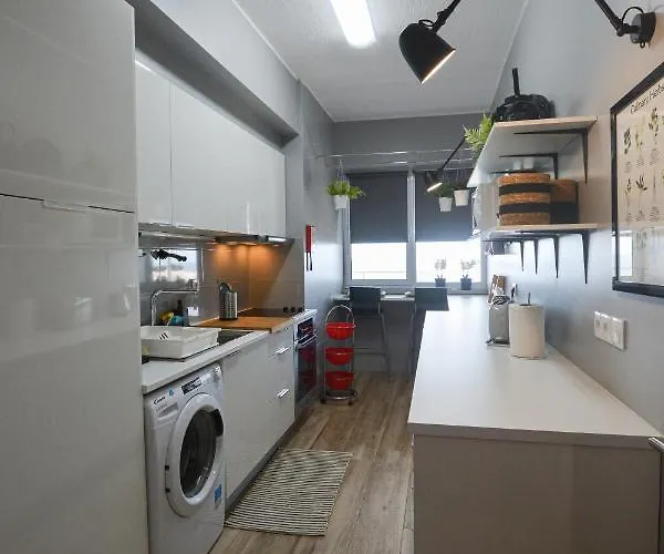 Marina Tower Center 蓬塔德尔加达