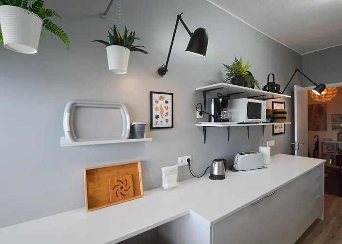 Marina Tower Center Apartment