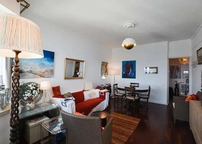 Marina Tower Center Apartment