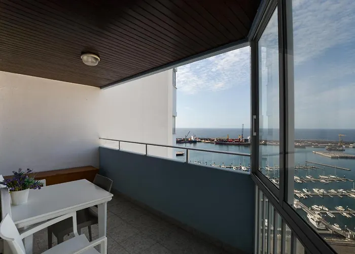 Marina Tower Center Apartment