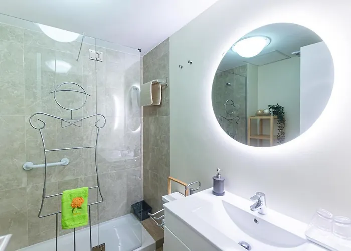 Marina Tower Center *